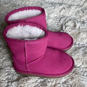 Pink toddler Ugg’s (Koolaburra)